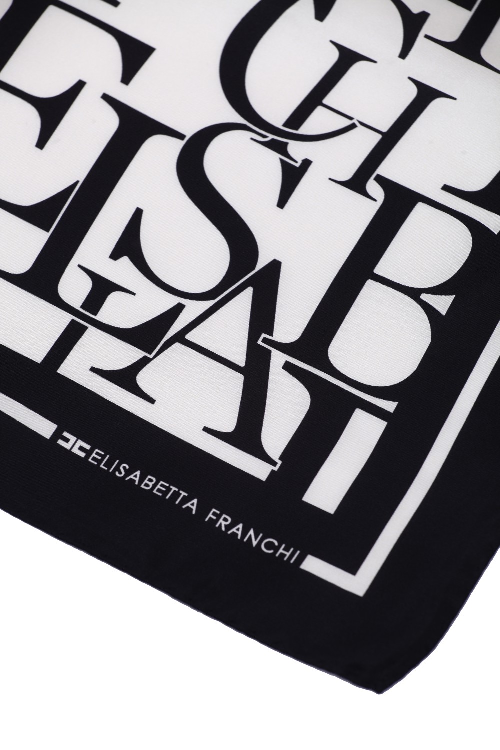 shop ELISABETTA FRANCHI Sales Foulard: Elisabetta Franchi foulard in seta disegno lettering
Dimensioni: 90 x 90 cm
Composizione: 100% Seta.
Fabbricato in Italia.. FO02F26E2-E84BURRO/NERO number 1912590